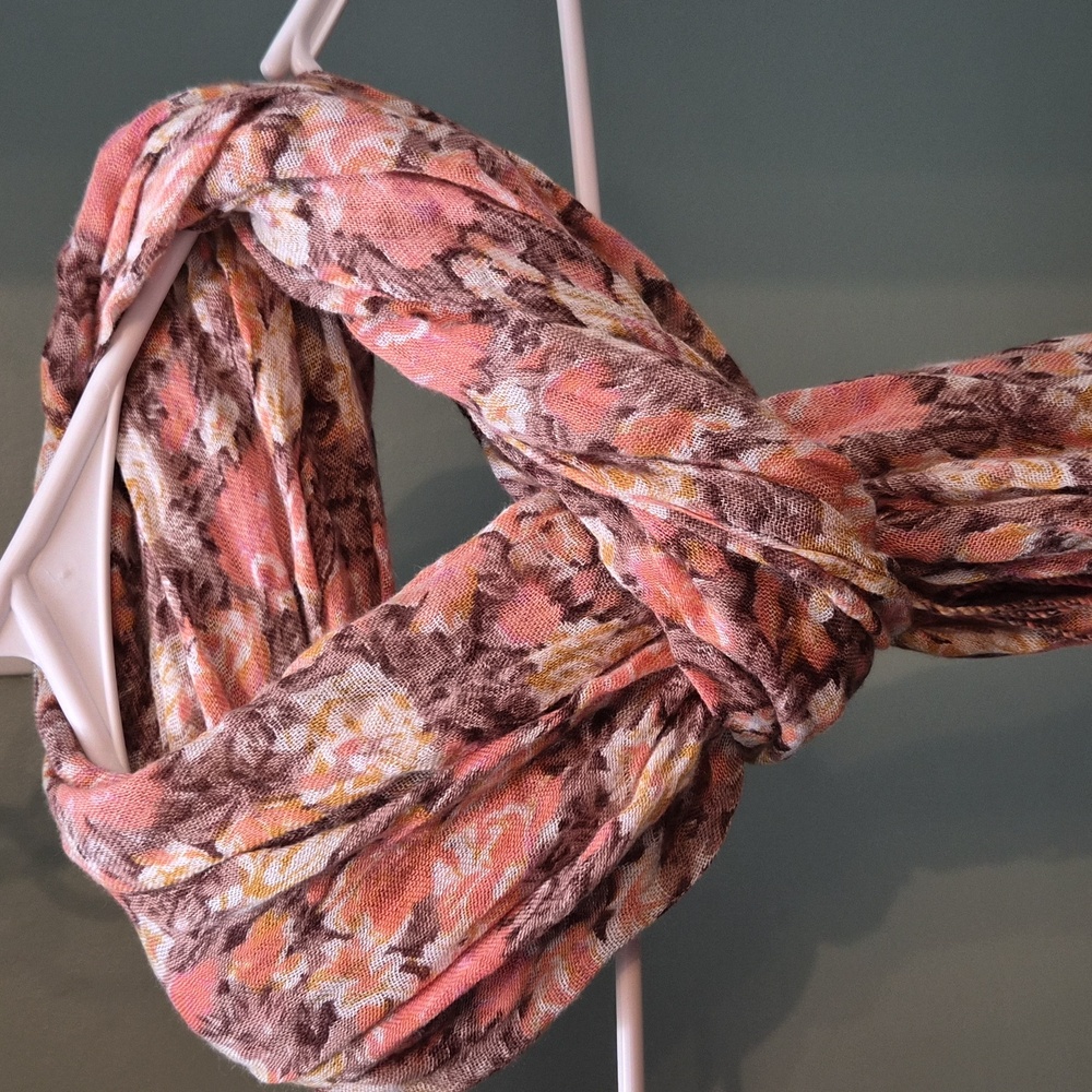 Chic Floral Scarf in Coral and Cream